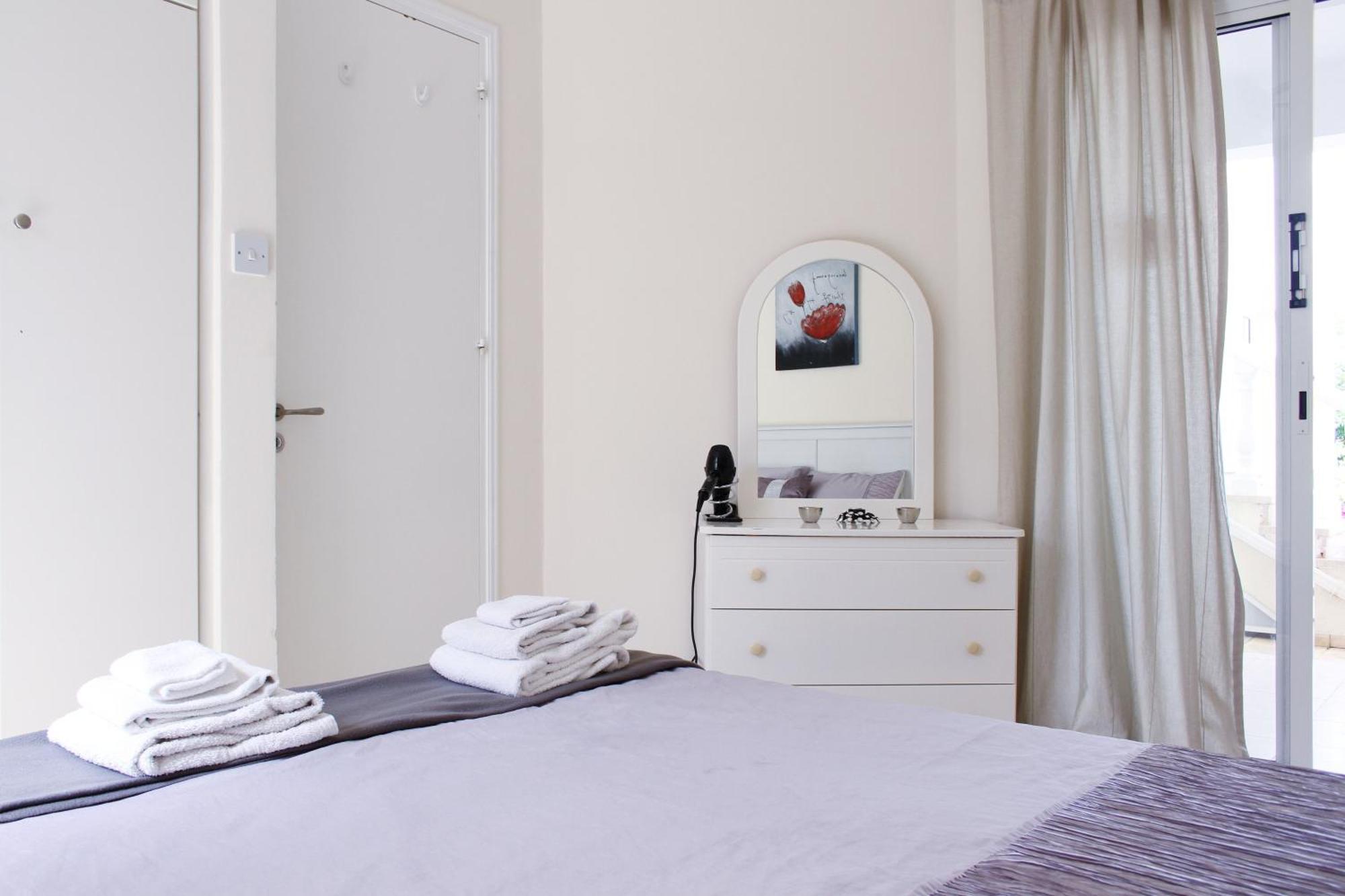 Constantia Gardens Apartments Paphos Room photo
