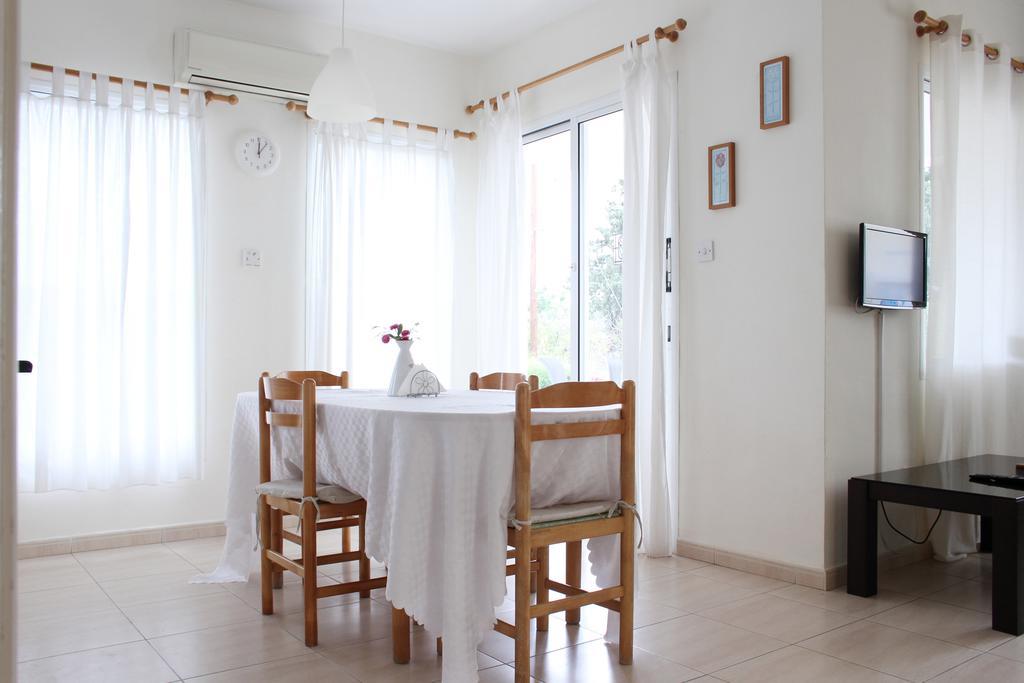 Constantia Gardens Apartments Paphos Exterior photo